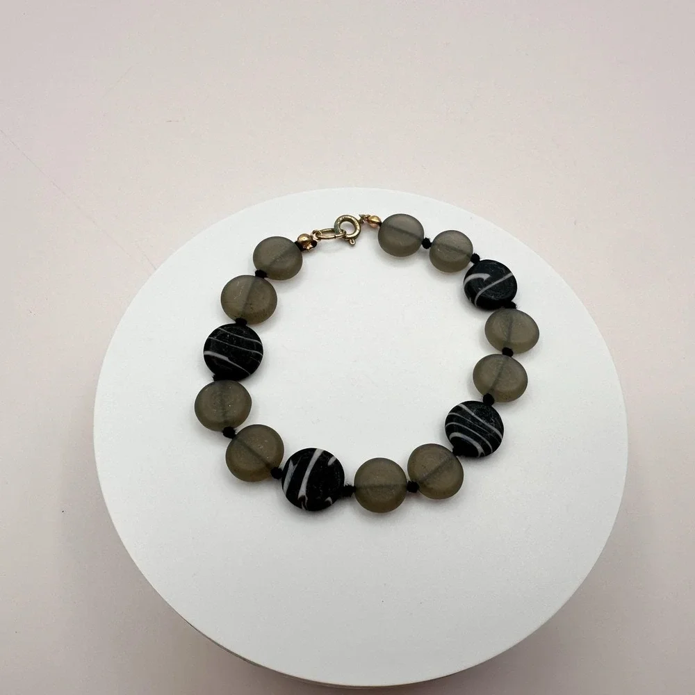 Vintage 80s‎ Frosted Gray Swirl Glass Bead Bracelet Boho Minimalist Gilt Jewelry